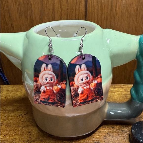 Cute Halloween Earrings - Picture 1 of 2